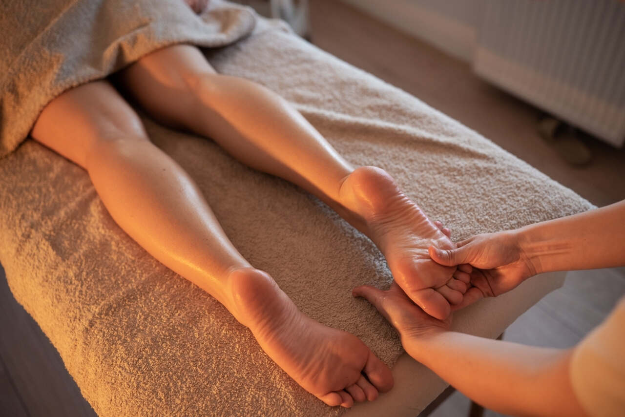 women getting a foot detox therapy
