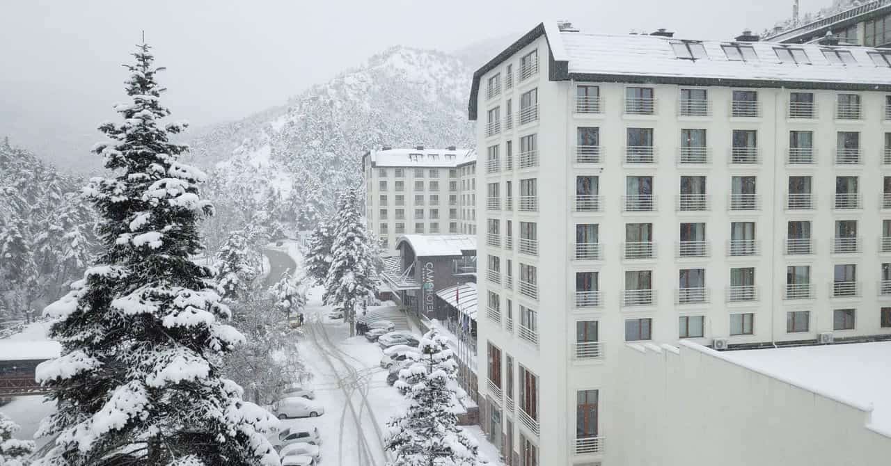 çam hotel kar manzarası