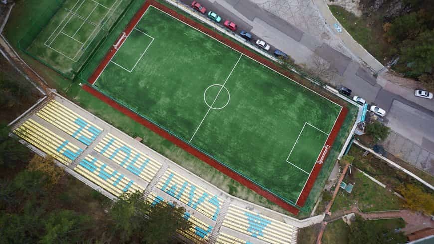 Çam Otel futbol sahası