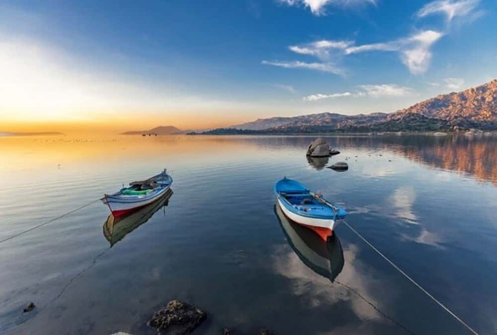 Doğal göller arasında bulunan Bafa Gölü manzarası