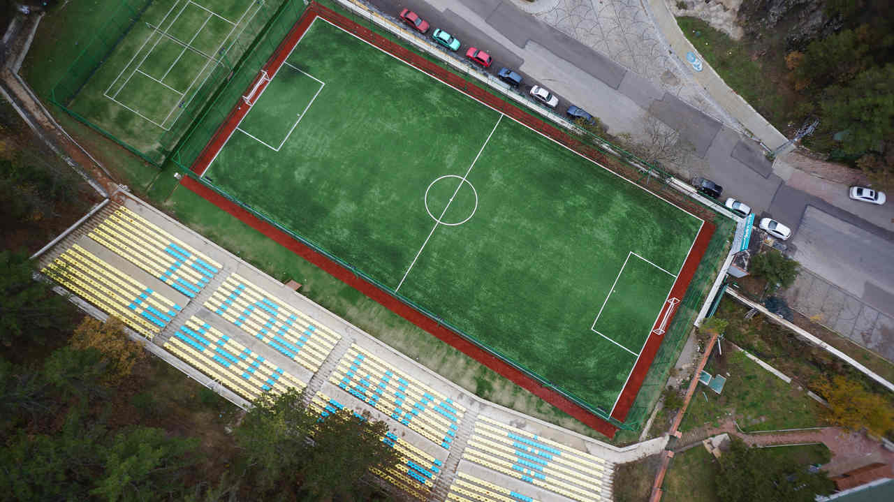 camhotelin kendi futbol sahası