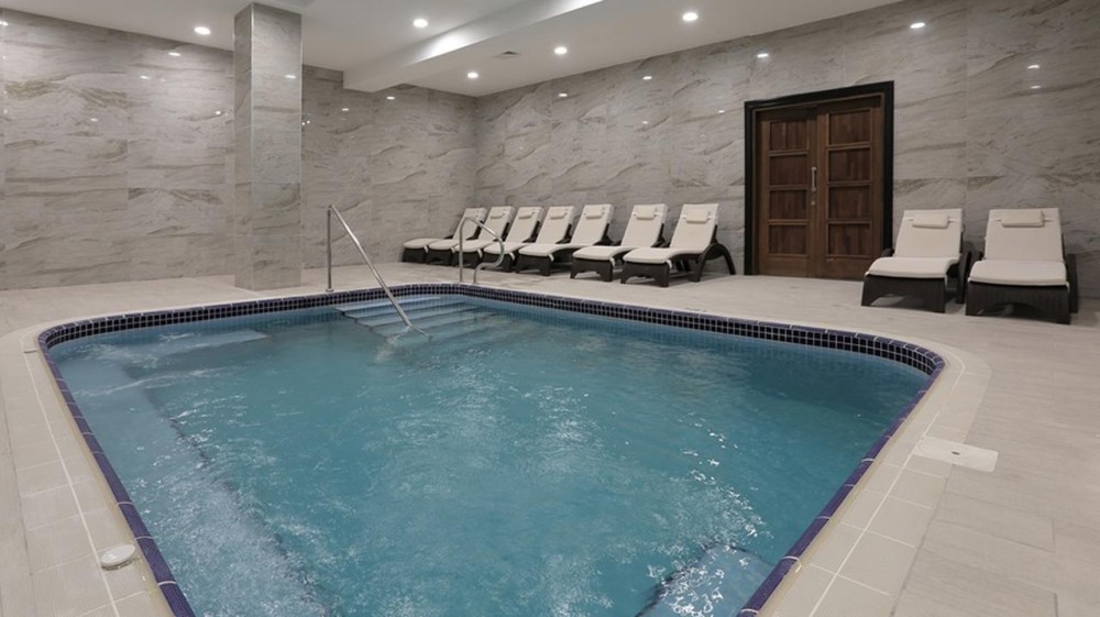Cam Hotel thermal pool